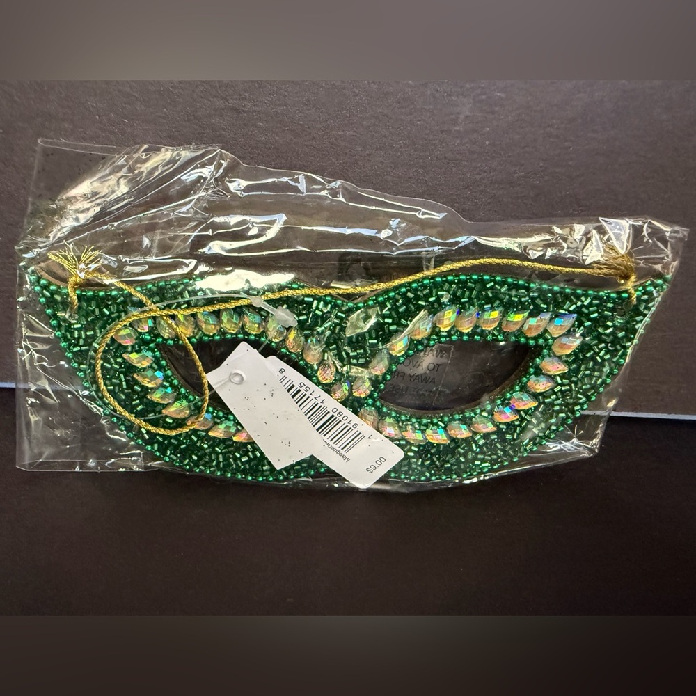 NWT Royal Standard Green Sequin Masquerade Mask, Mardi Gras decoration.